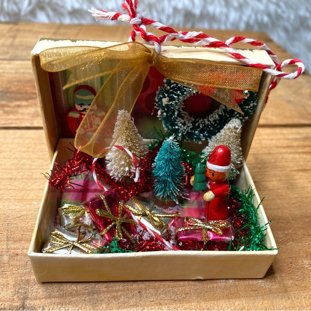 Handmade Holiday Santa Diorama Scene Christmas Tree Ornament